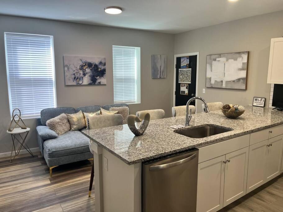Breeze On Monmouth Apartment Нюпорт Екстериор снимка
